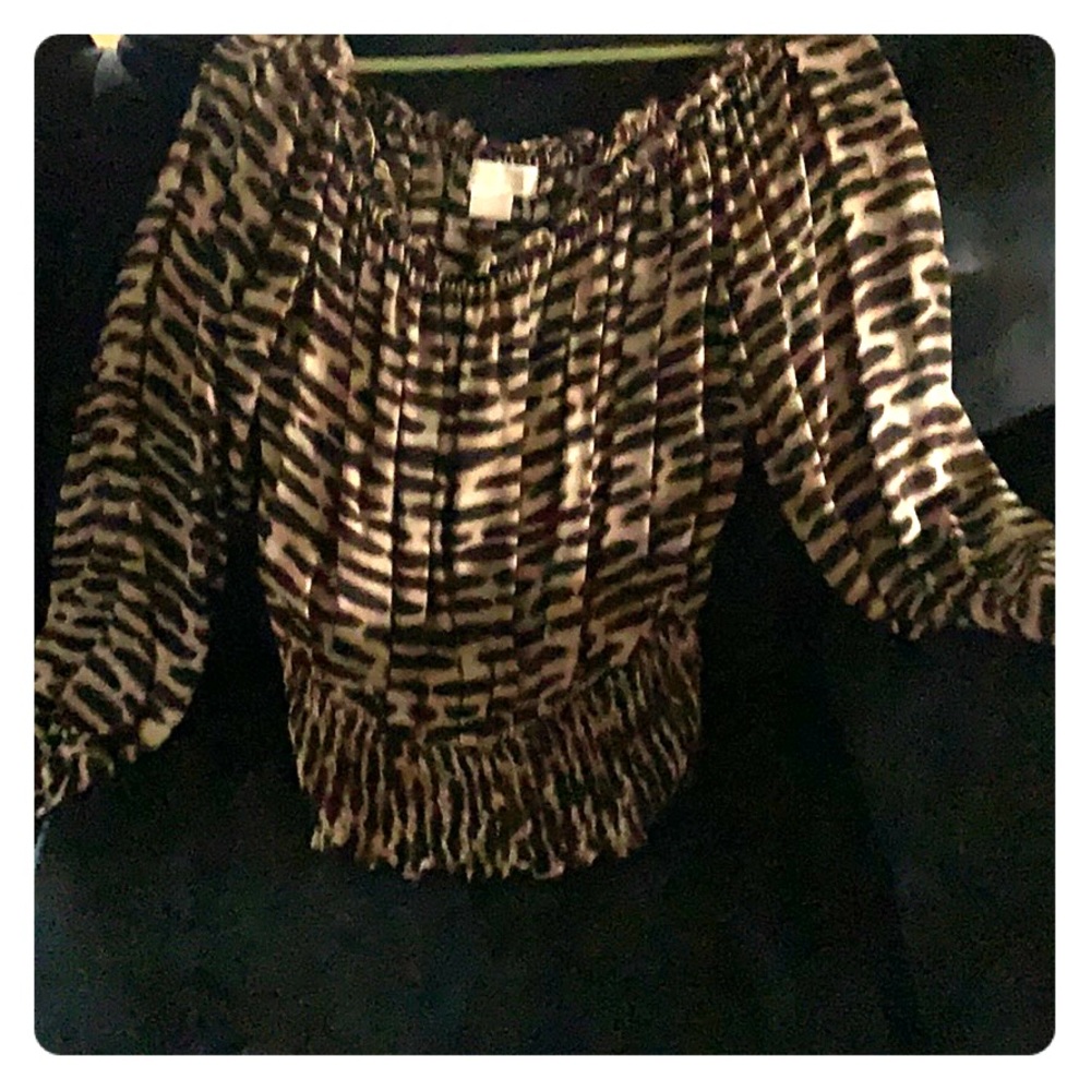 Off the shoulder very cute vintage Michael Kors💕